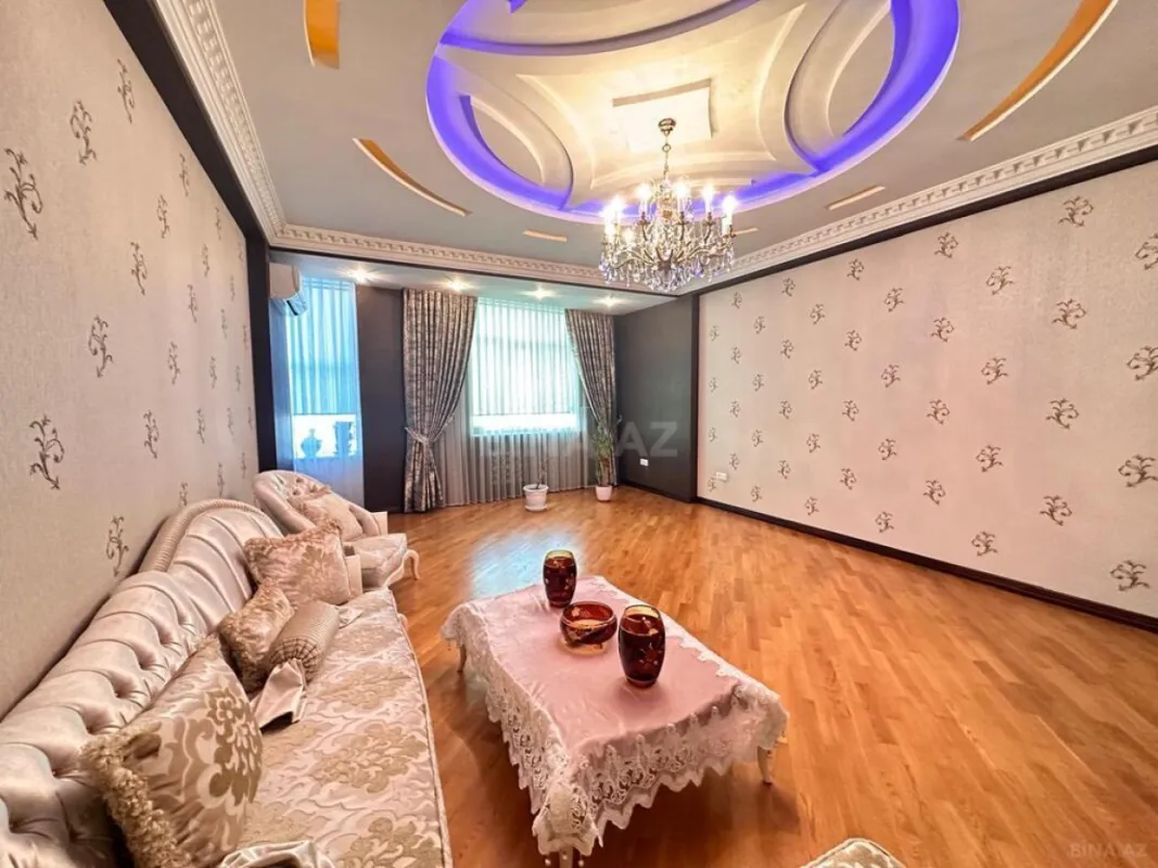 Satılır 5 otaqlı mənzil 260 m²