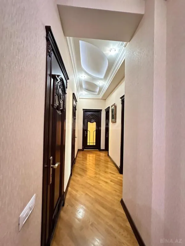 Satılır 5 otaqlı mənzil 260 m²