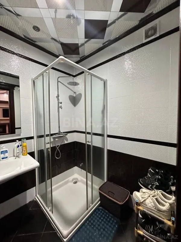 Satılır 5 otaqlı mənzil 260 m²