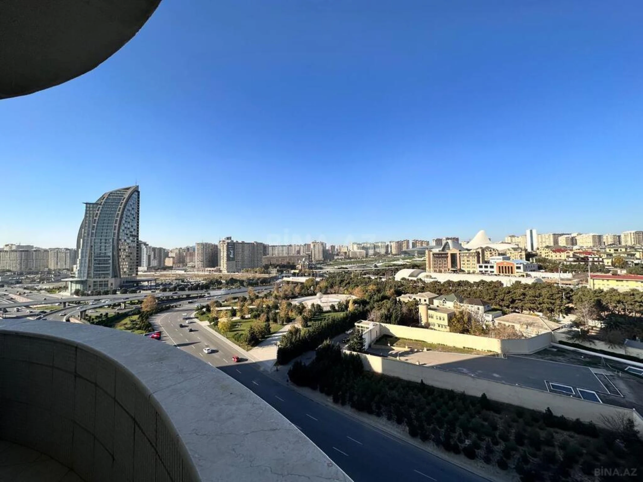 Satılır 5 otaqlı mənzil 260 m²