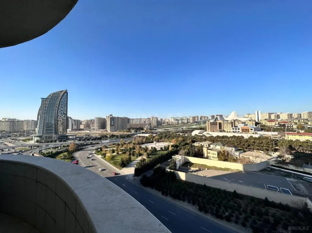 Satılır 5 otaqlı mənzil 260 m²