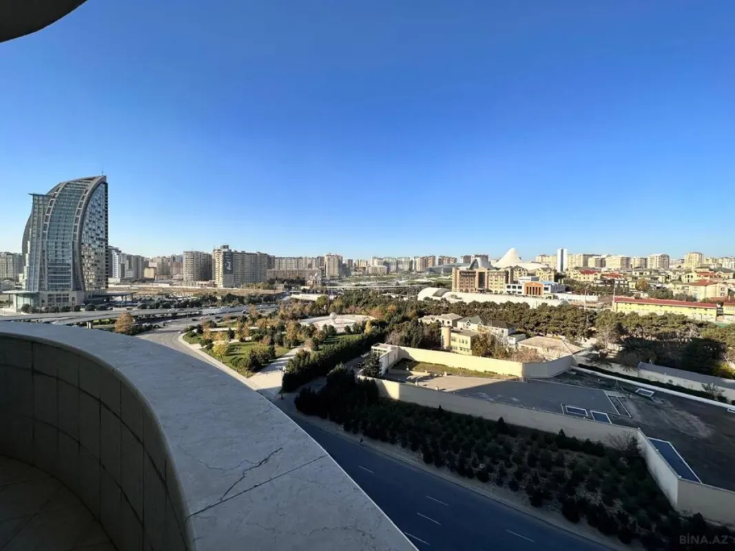 Satılır 5 otaqlı mənzil 260 m²