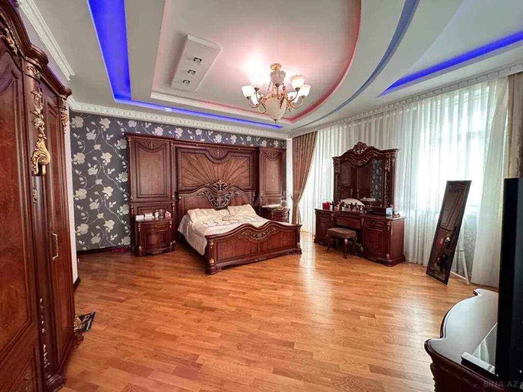 Satılır 5 otaqlı mənzil 260 m²
