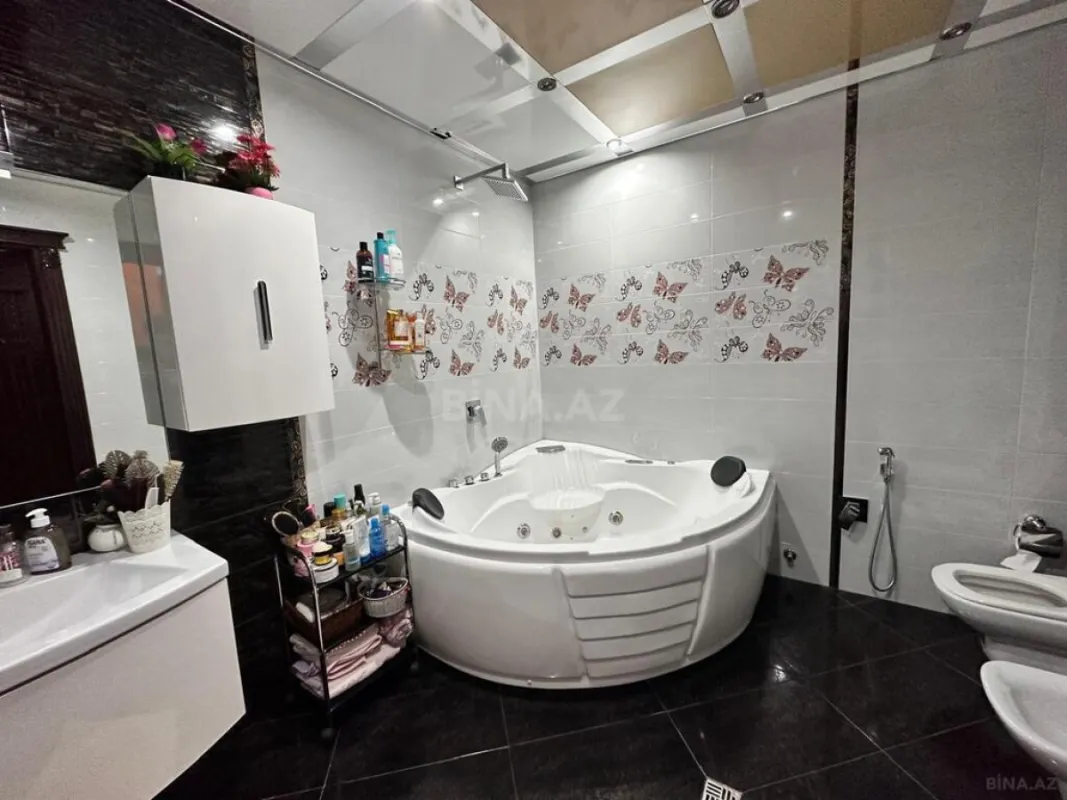 Satılır 5 otaqlı mənzil 260 m²