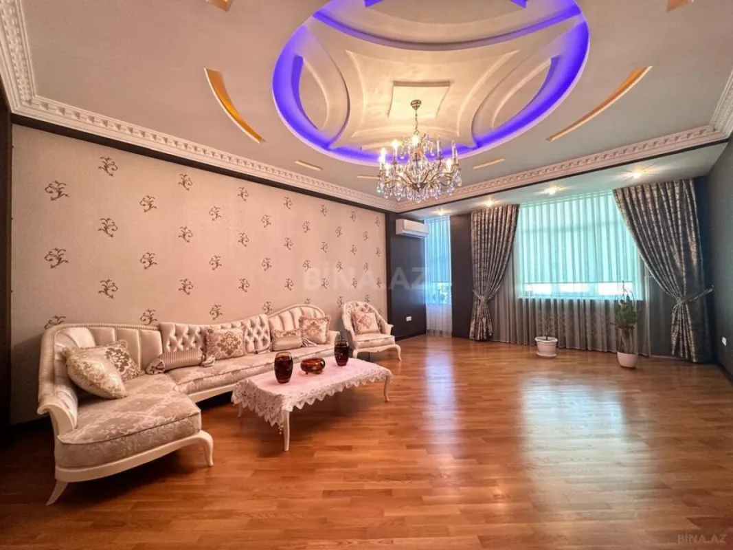 Satılır 5 otaqlı mənzil 260 m²