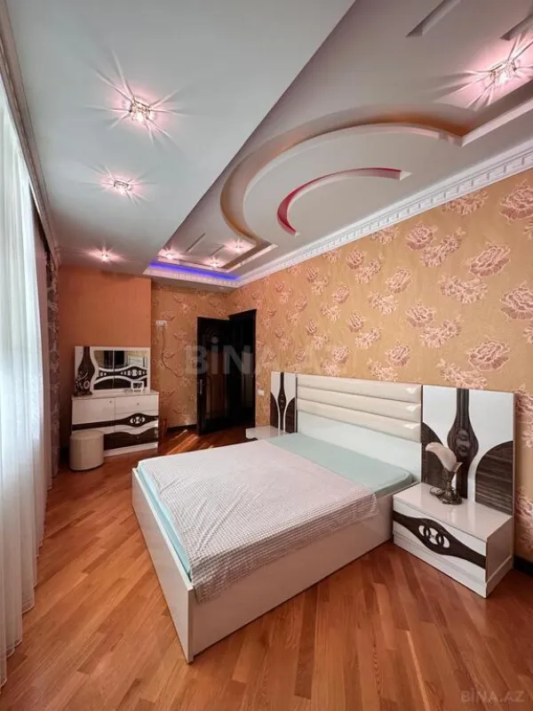 Satılır 5 otaqlı mənzil 260 m²