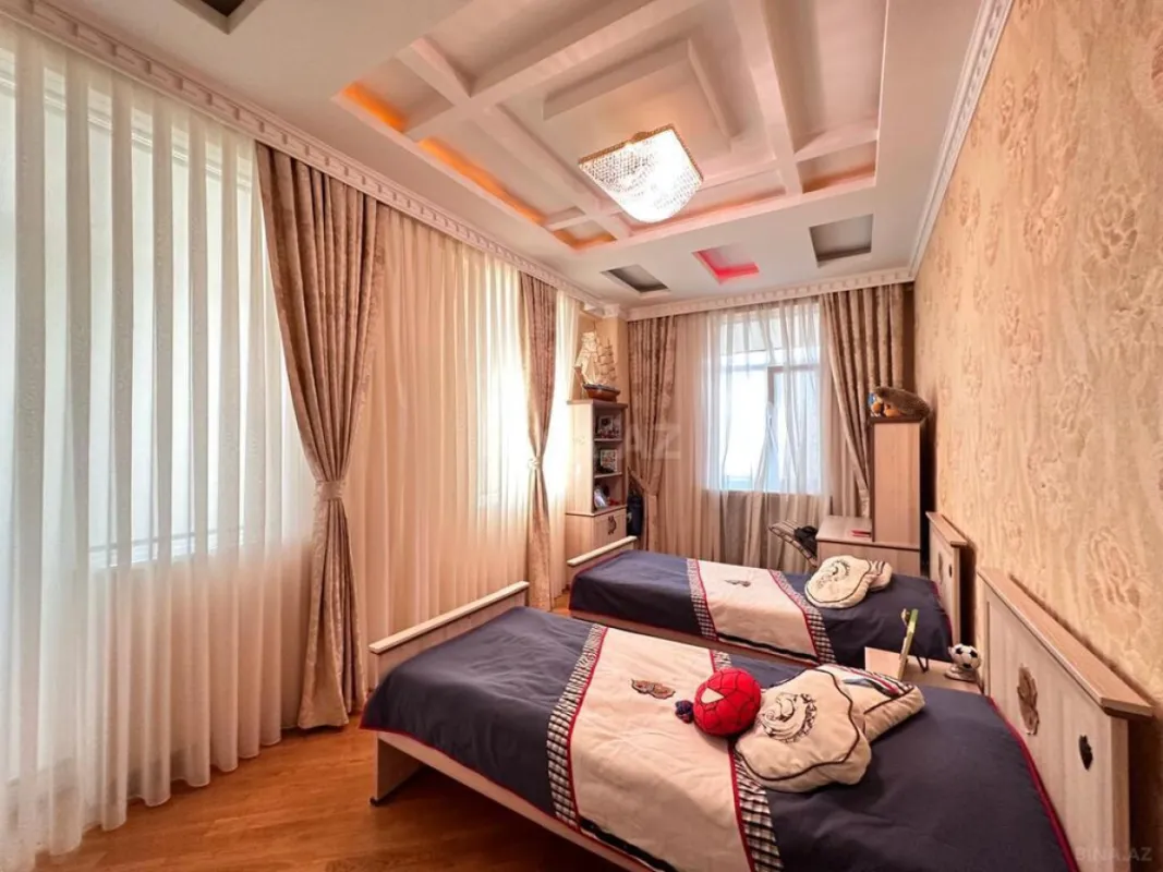 Satılır 5 otaqlı mənzil 260 m²