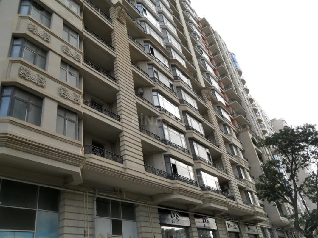 Satılır 3 otaqlı mənzil 159 m²