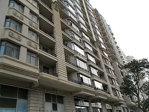 Satılır 3 otaqlı mənzil 159 m²
