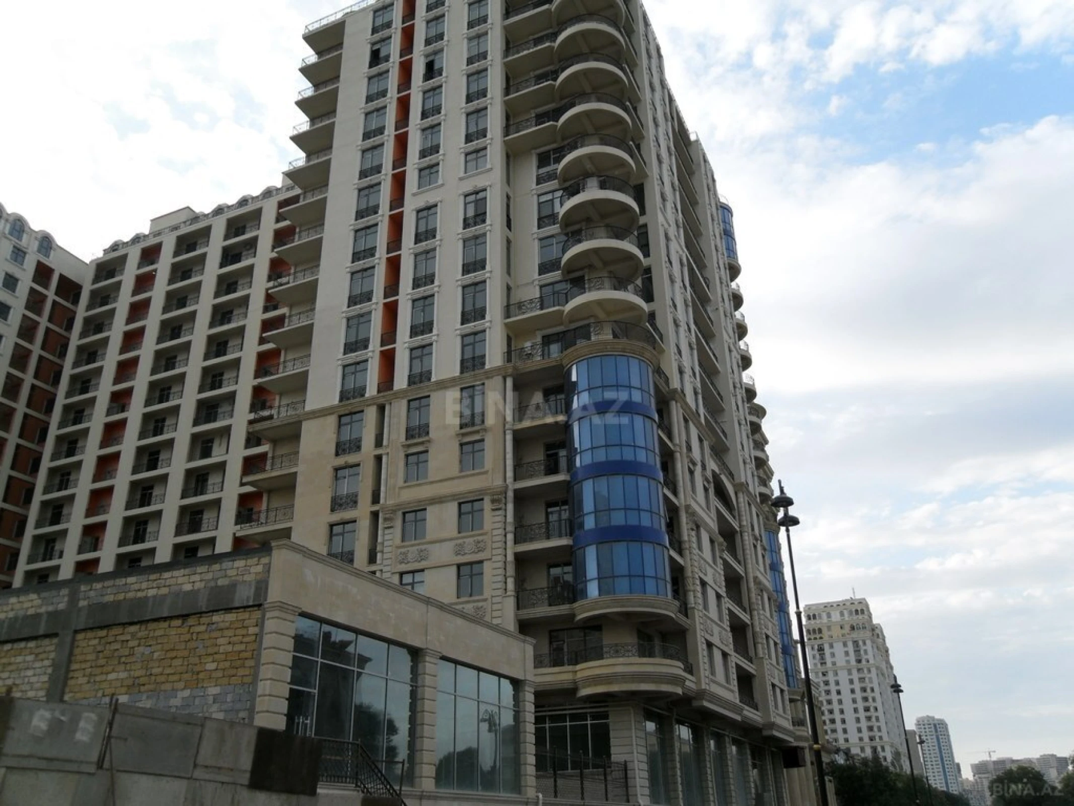 Satılır 3 otaqlı mənzil 159 m²