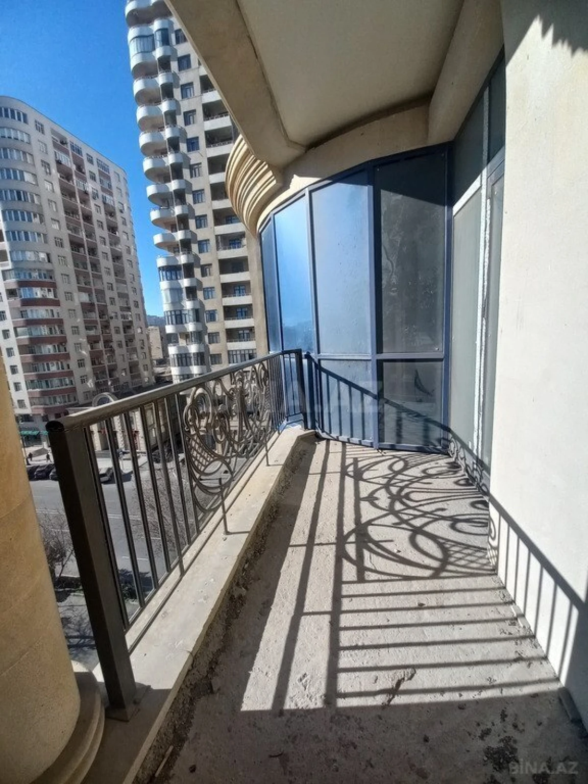 Satılır 3 otaqlı mənzil 159 m²