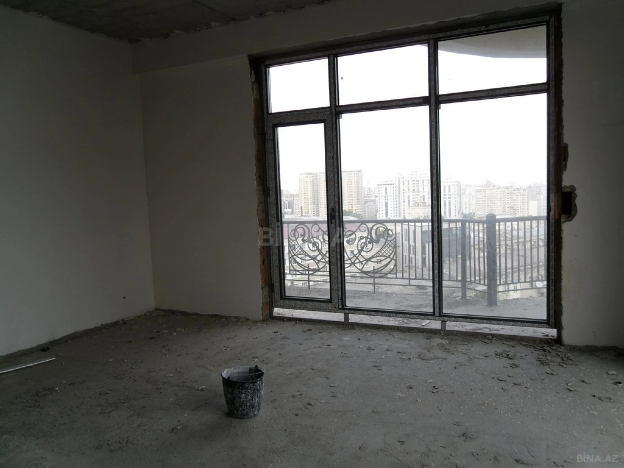 Satılır 3 otaqlı mənzil 159 m²
