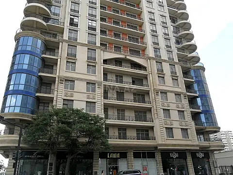 Satılır 3 otaqlı mənzil 159 m²