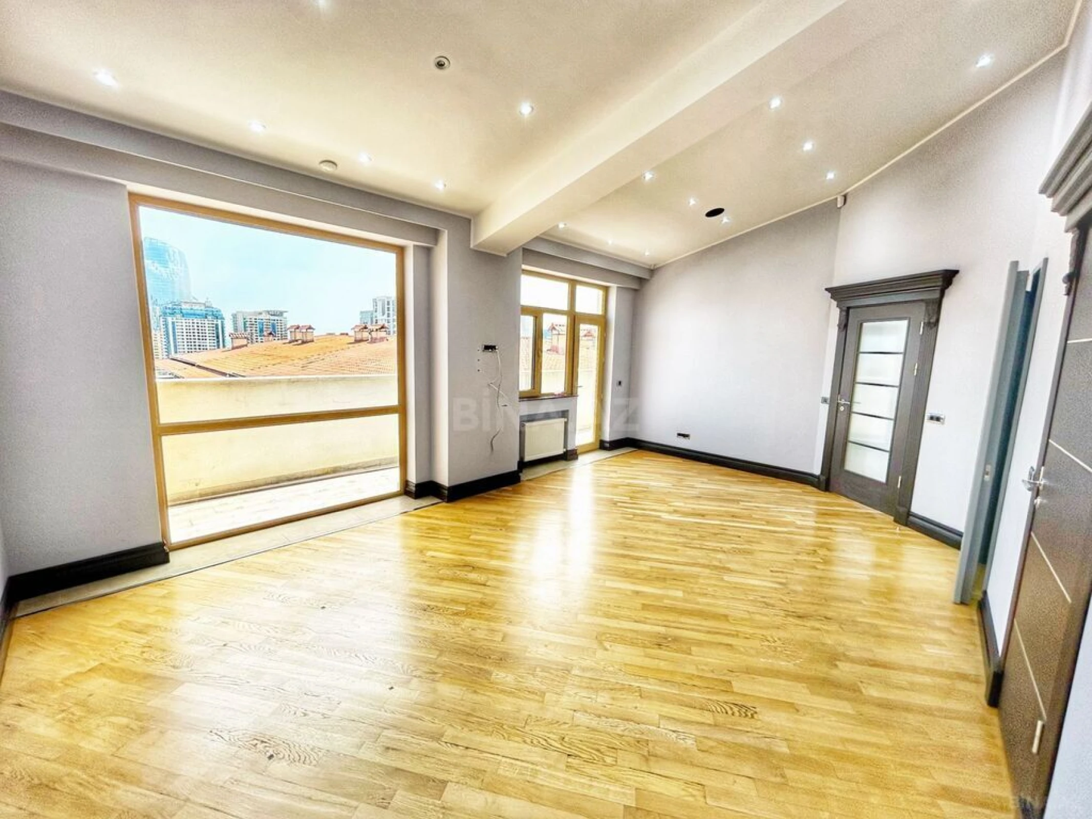Satılır 3 otaqlı mənzil 200.5 m²