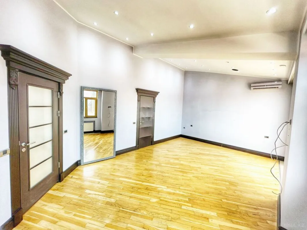 Satılır 3 otaqlı mənzil 200.5 m²