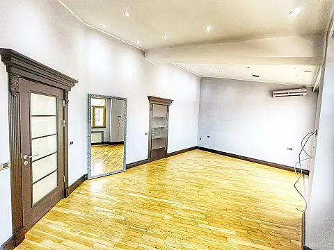 Satılır 3 otaqlı mənzil 200.5 m²