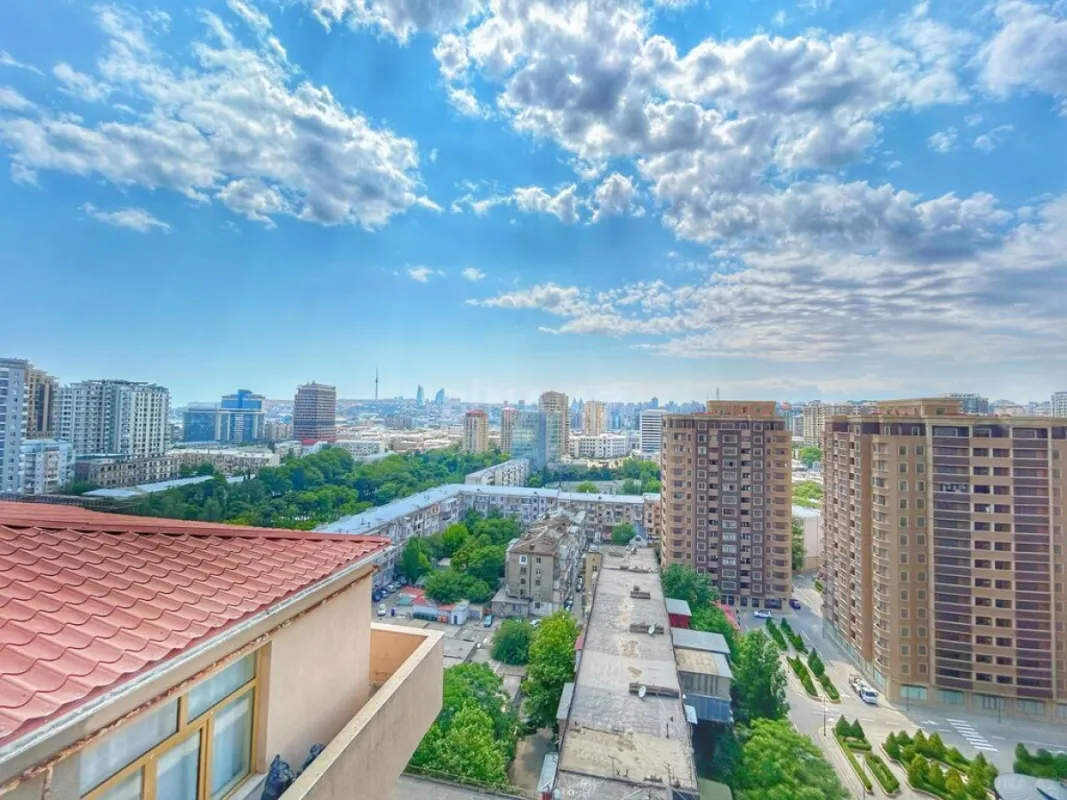 Satılır 3 otaqlı mənzil 200.5 m²