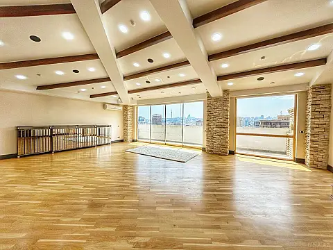 Satılır 3 otaqlı mənzil 200.5 m²