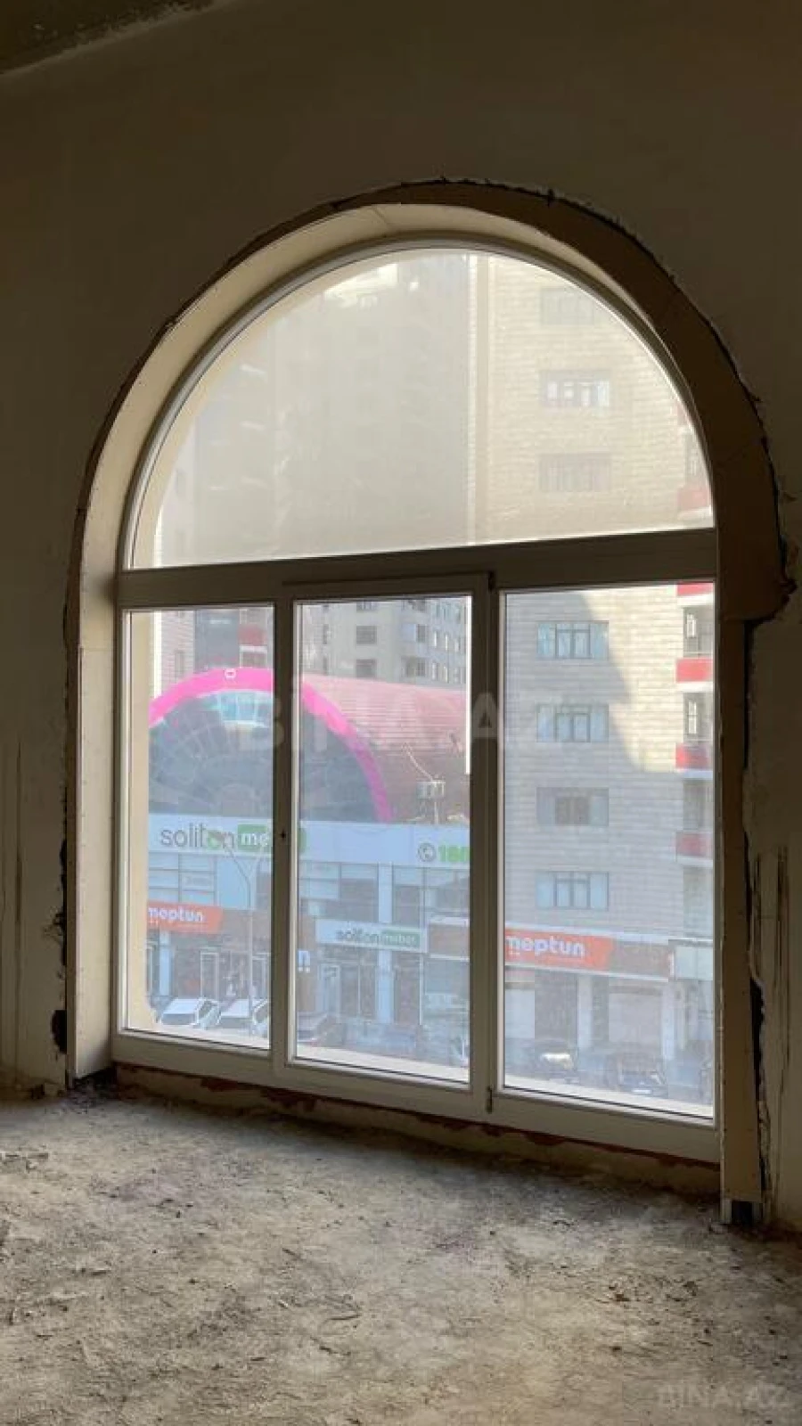 Satılır 4 otaqlı mənzil 267 m²