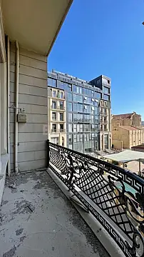 Satılır 4 otaqlı mənzil 267 m²