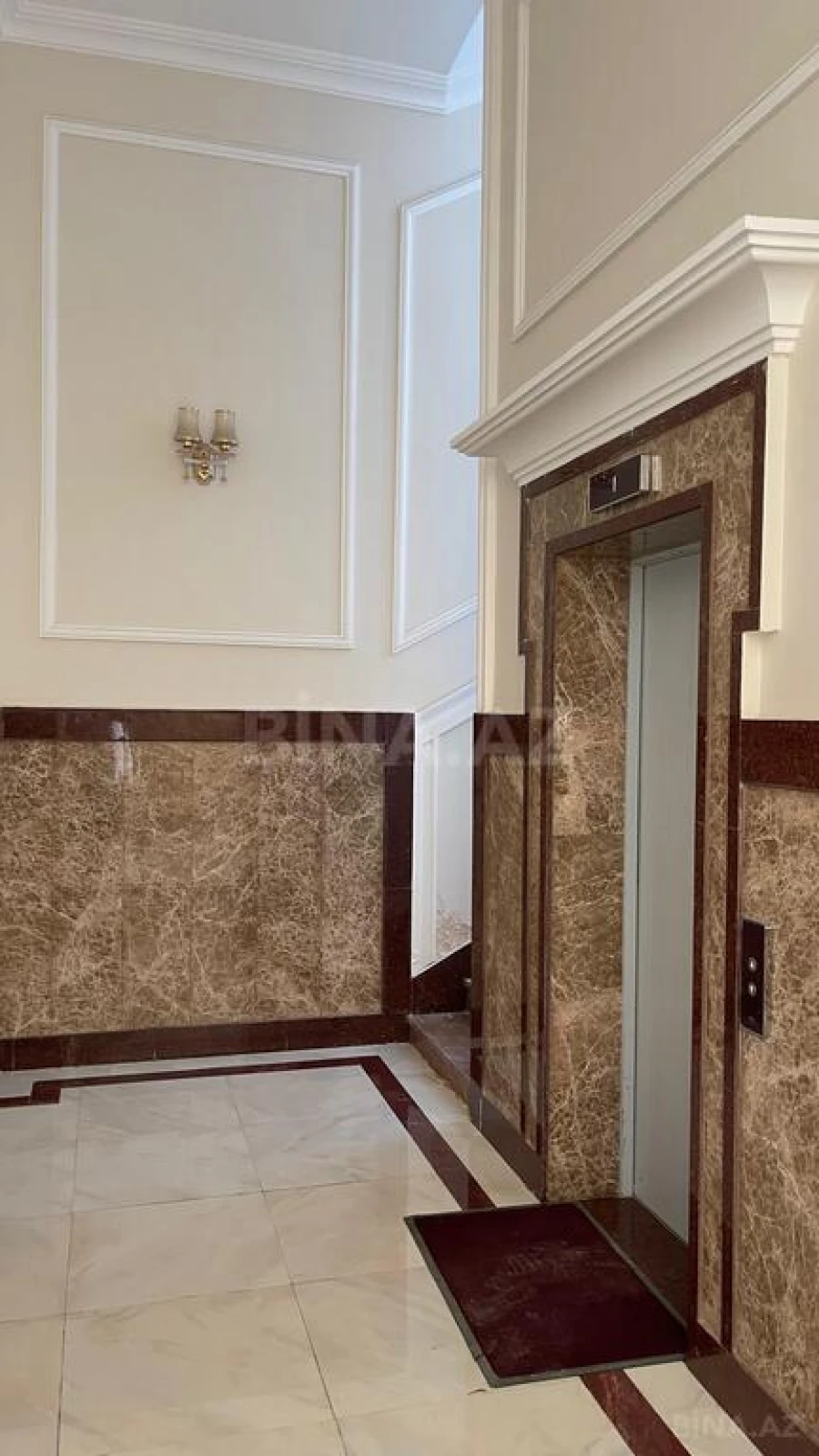 Satılır 4 otaqlı mənzil 267 m²