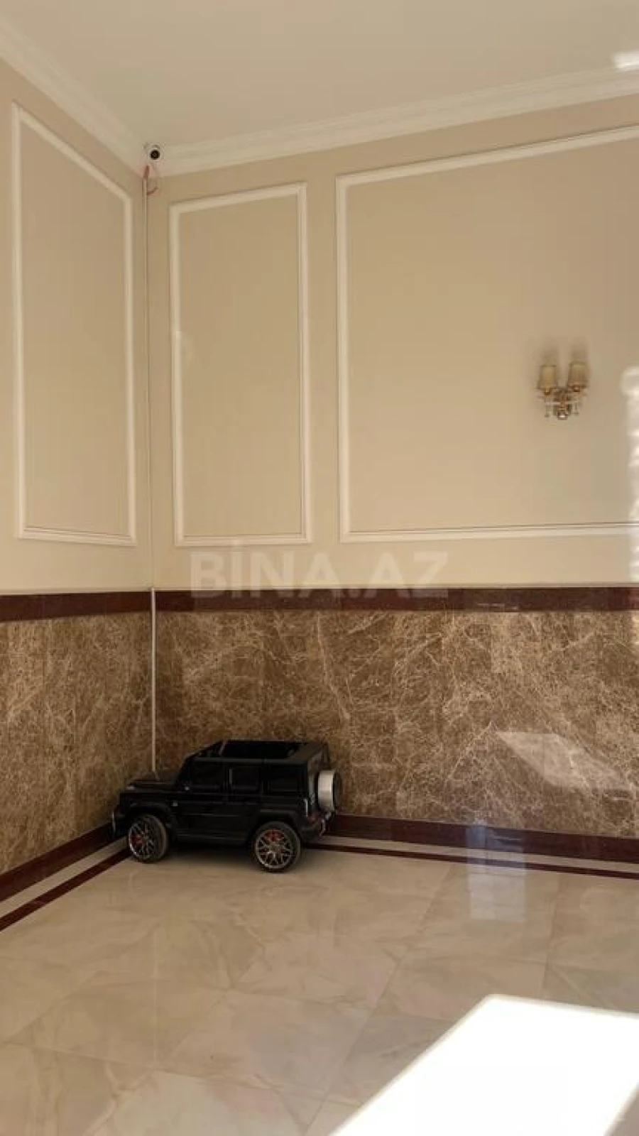 Satılır 4 otaqlı mənzil 267 m²