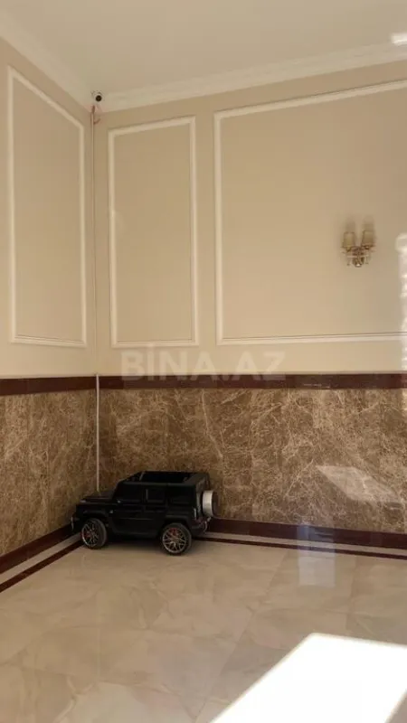 Satılır 4 otaqlı mənzil 267 m²