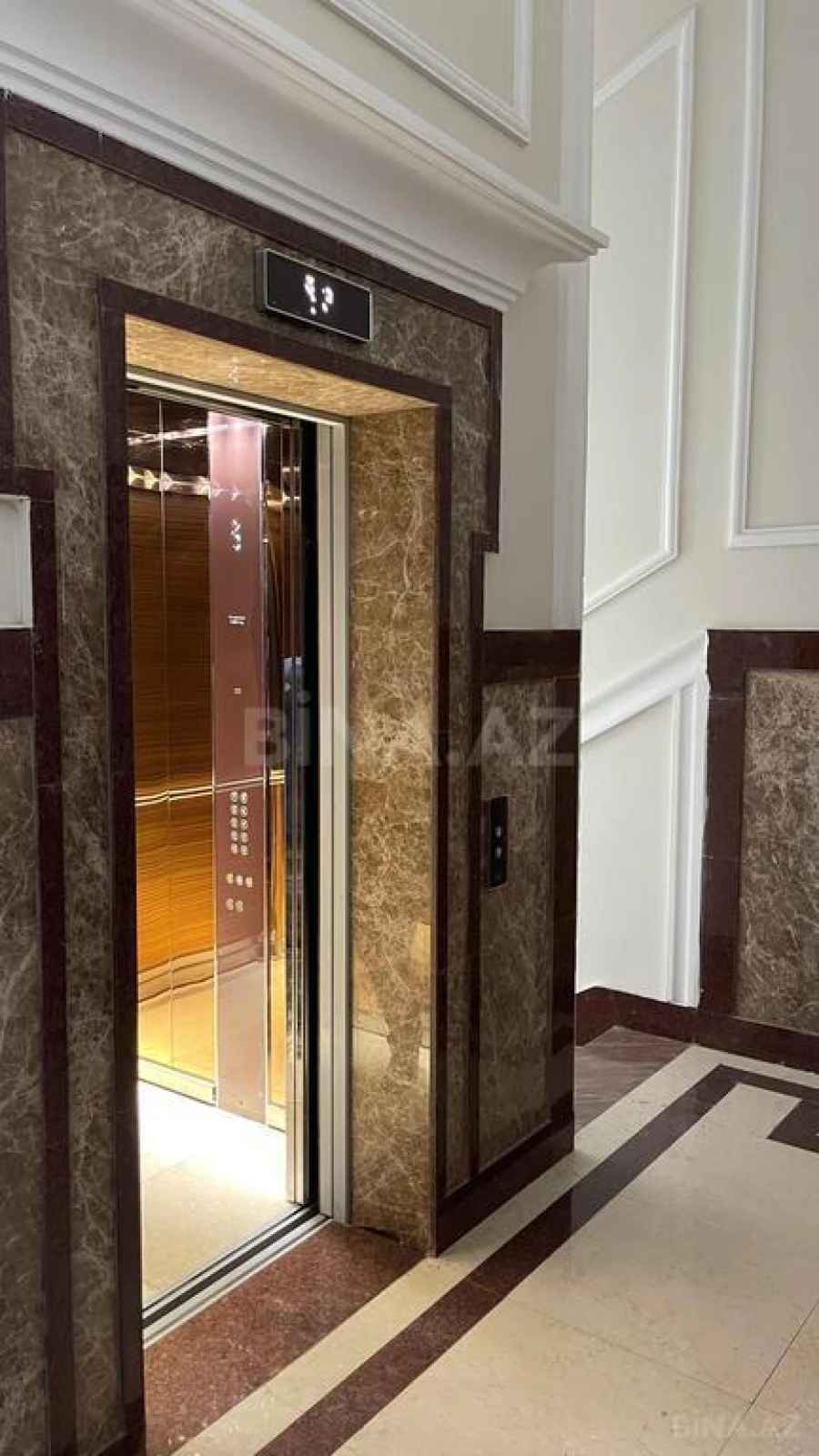 Satılır 4 otaqlı mənzil 267 m²
