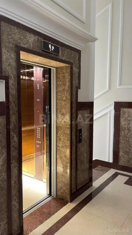 Satılır 4 otaqlı mənzil 267 m²