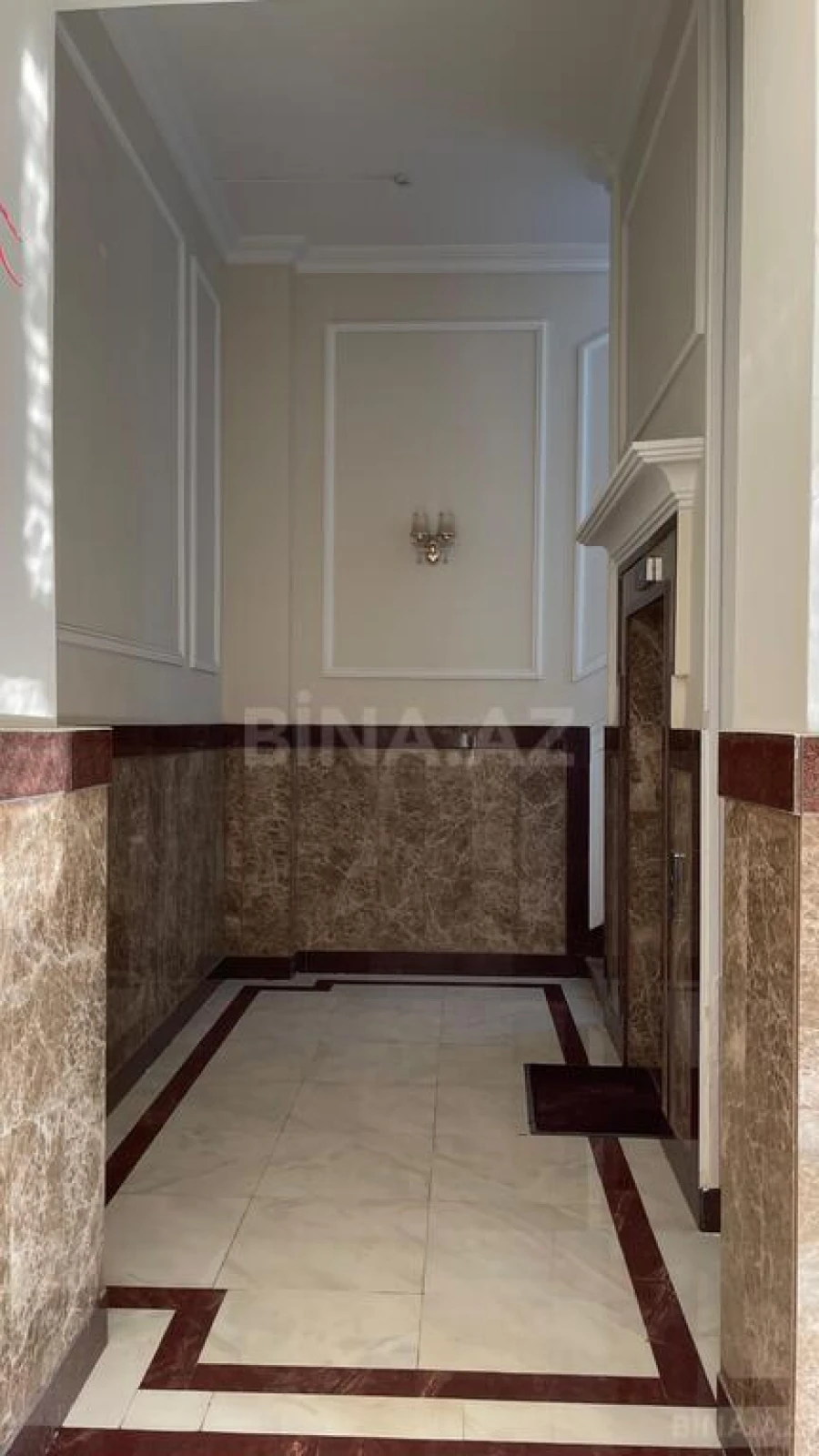 Satılır 4 otaqlı mənzil 267 m²