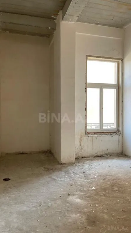 Satılır 4 otaqlı mənzil 267 m²