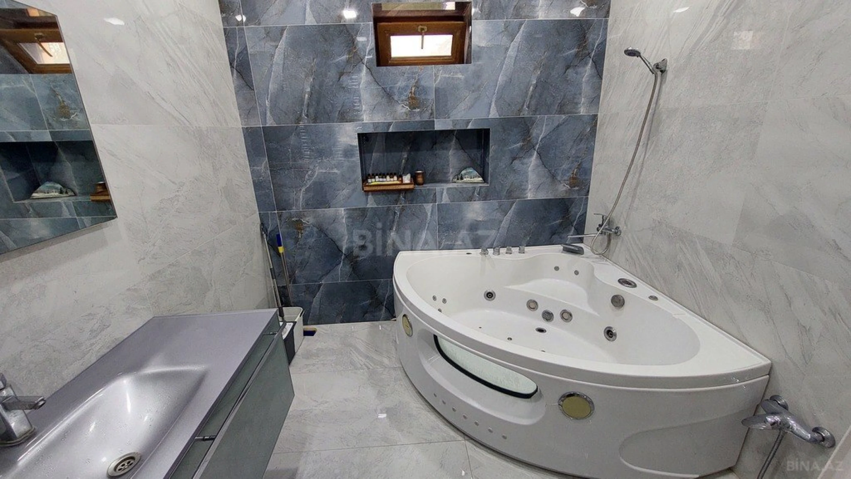 Kirayə verilir 5 otaqlı həyət evi 350 m²