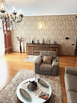 Satılır 4 otaqlı mənzil 210.5 m²