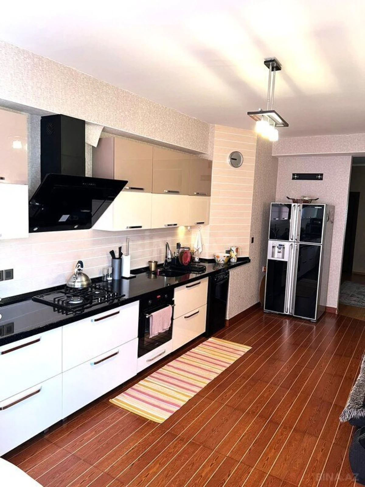 Satılır 4 otaqlı mənzil 210.5 m²