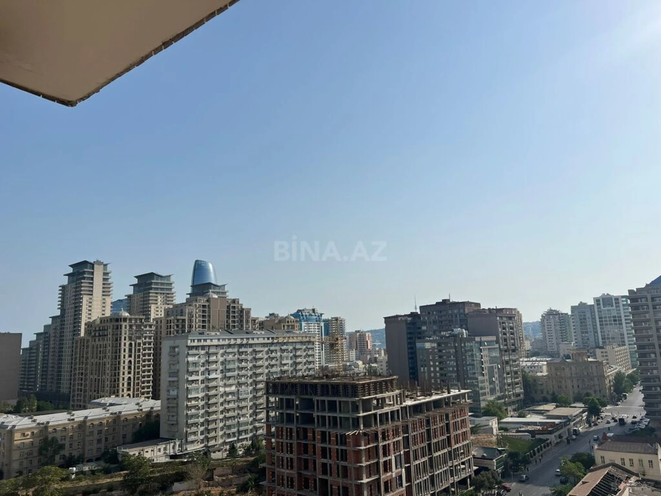 Satılır 4 otaqlı mənzil 210.5 m²