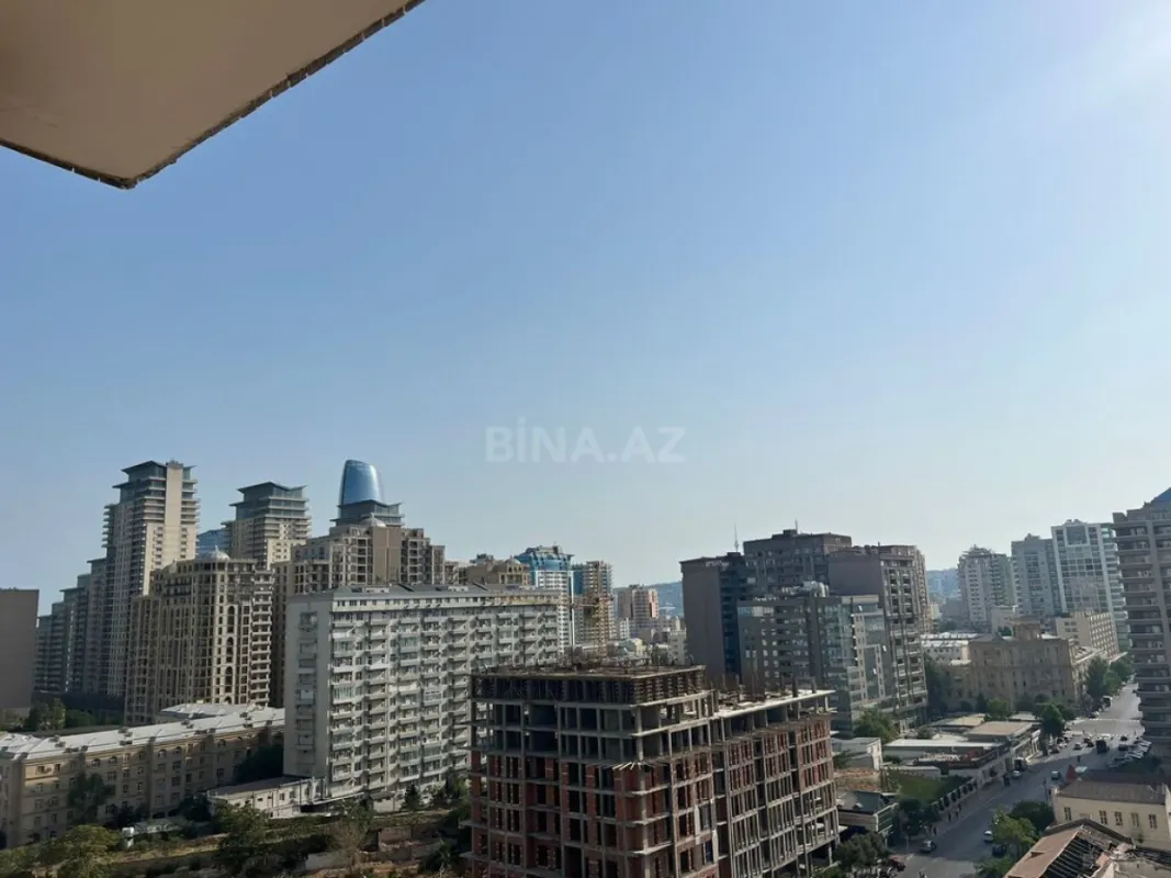Satılır 4 otaqlı mənzil 210.5 m²