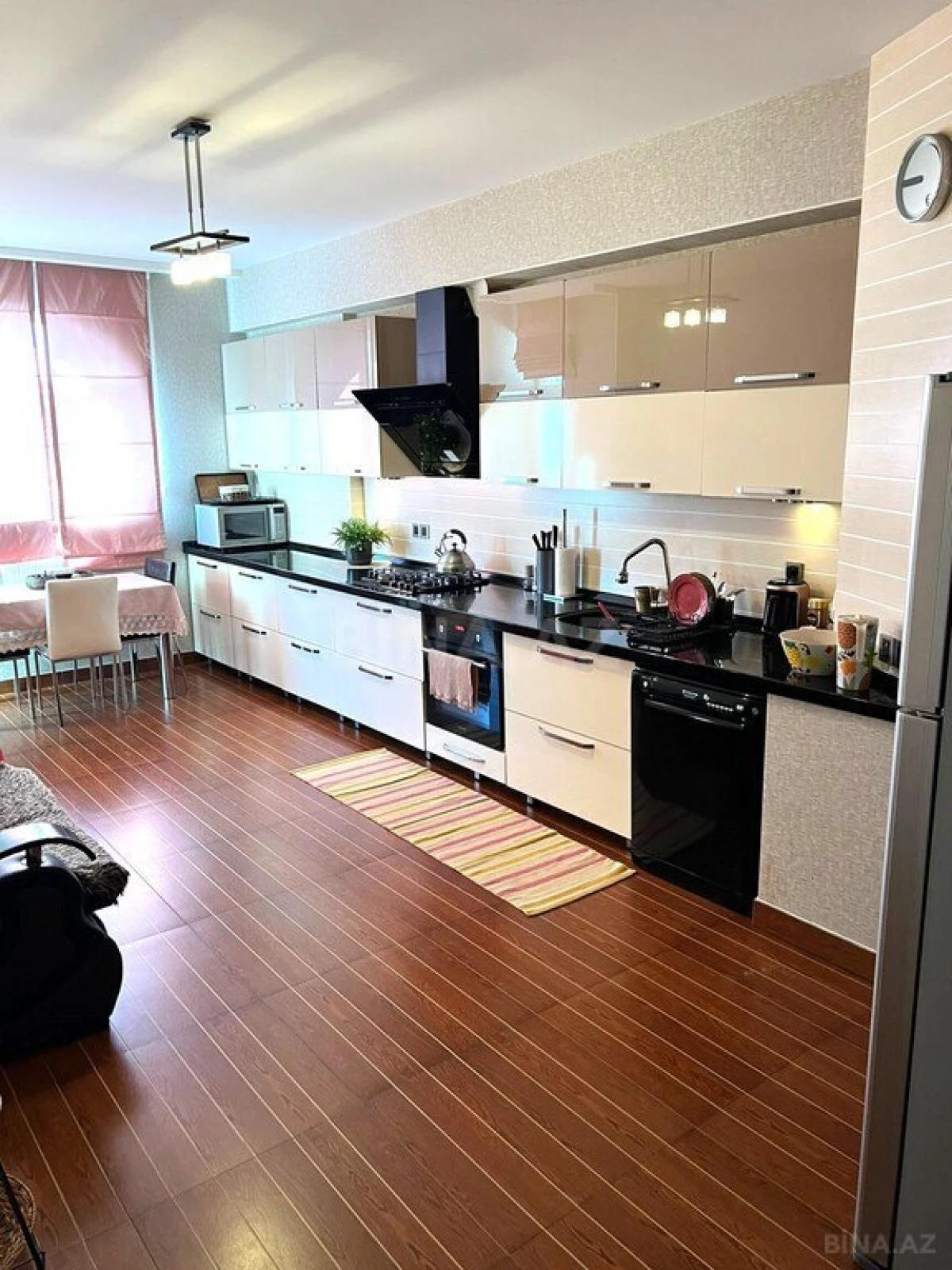 Satılır 4 otaqlı mənzil 210.5 m²