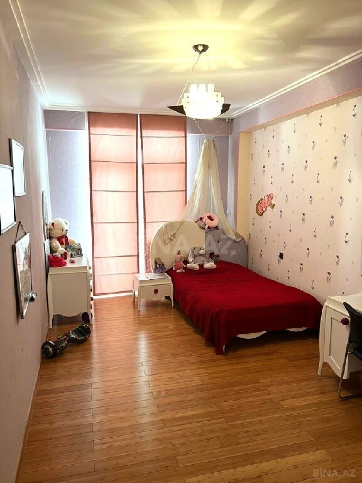 Satılır 4 otaqlı mənzil 210.5 m²