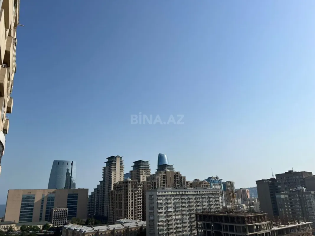 Satılır 4 otaqlı mənzil 210.5 m²