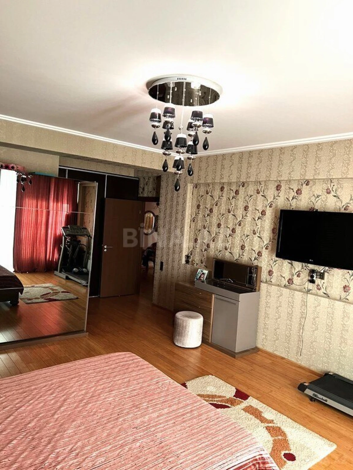 Satılır 4 otaqlı mənzil 210.5 m²