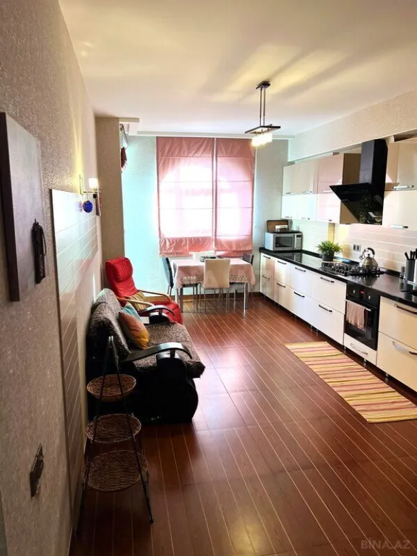 Satılır 4 otaqlı mənzil 210.5 m²