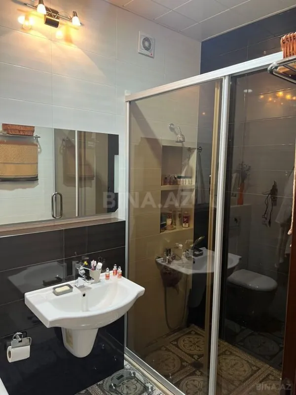 Satılır 4 otaqlı mənzil 210.5 m²