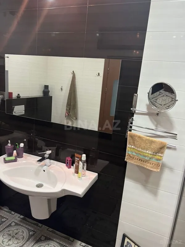 Satılır 4 otaqlı mənzil 210.5 m²