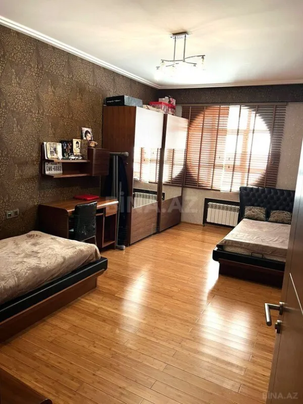 Satılır 4 otaqlı mənzil 210.5 m²