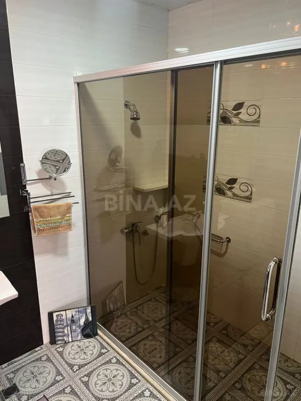 Satılır 4 otaqlı mənzil 210.5 m²