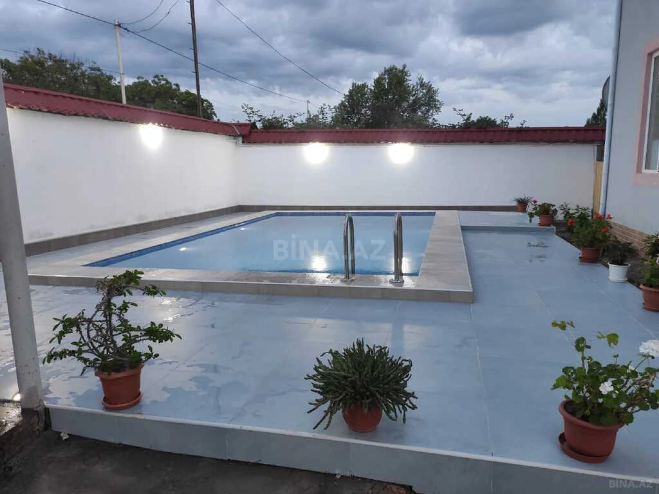 Kirayə verilir 7 otaqlı həyət evi 270 m²