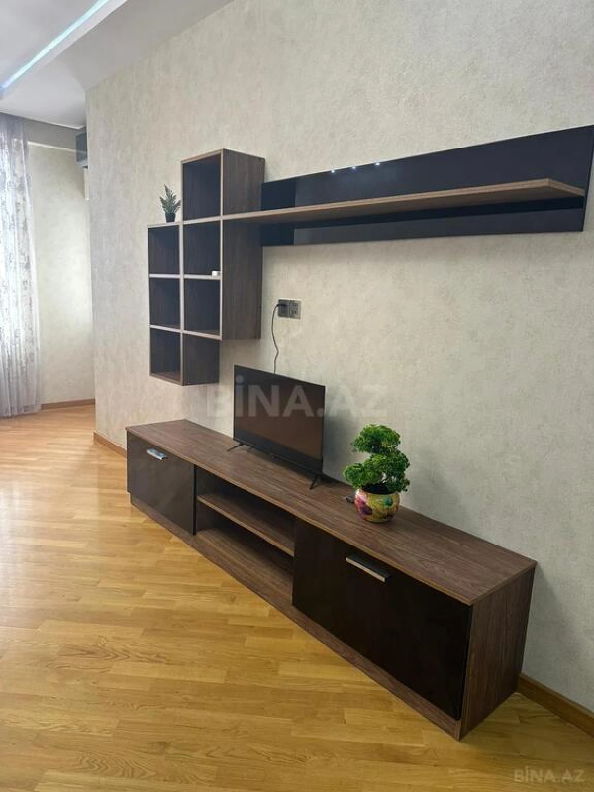 Kirayə verilir 2 otaqlı mənzil 65 m²