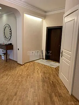 Satılır 4 otaqlı mənzil 205.5 m²