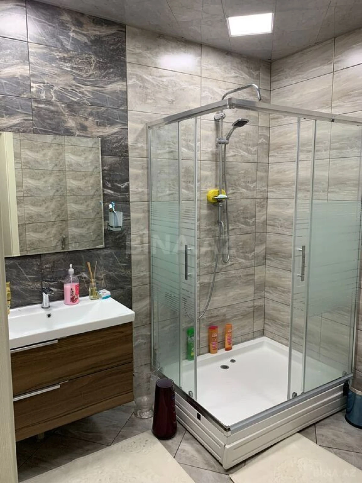 Satılır 4 otaqlı mənzil 205.5 m²