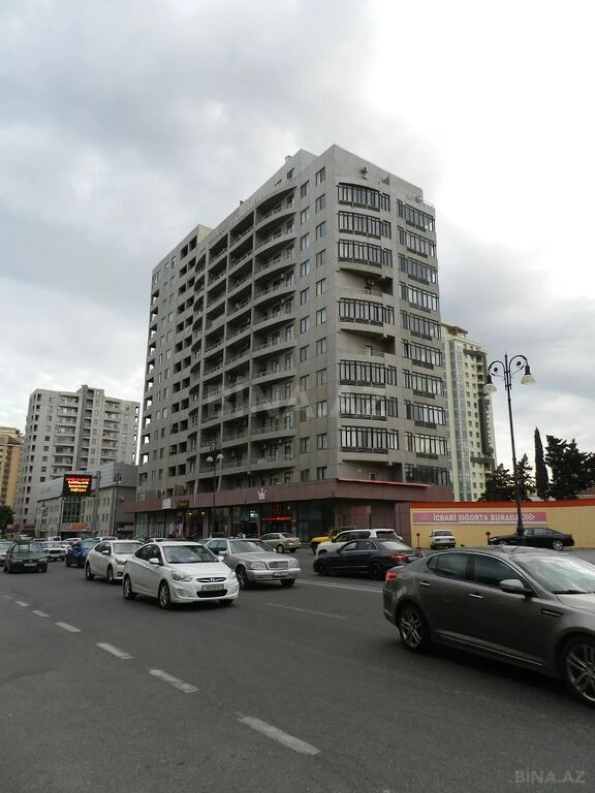 Satılır 4 otaqlı mənzil 205.5 m²
